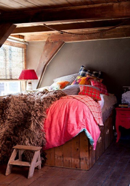 színes textilek a hálóban