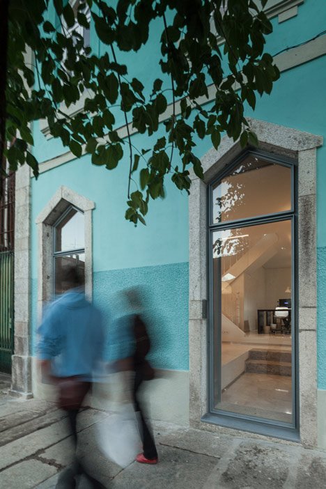 Three-Cusps-Chalet-by-Tiago-do-Vale-Architects_dezeen_61