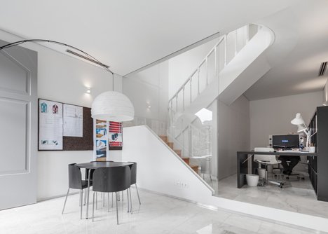 Three-Cusps-Chalet-by-Tiago-do-Vale-Architects_dezeen_91