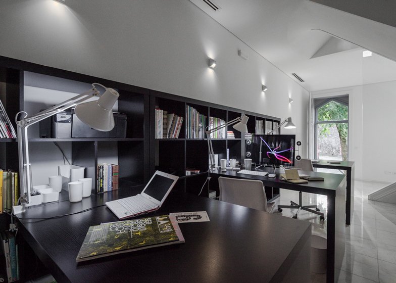 Three-Cusps-Chalet-by-Tiago-do-Vale-Architects_dezeen_ss_101