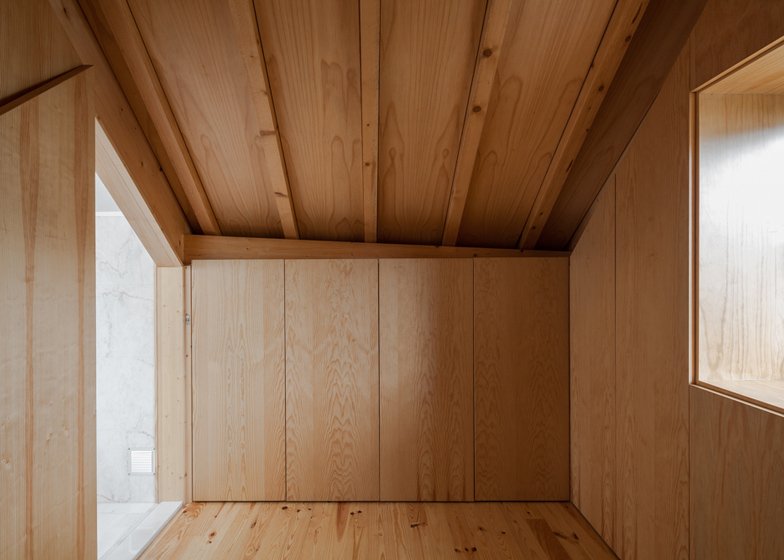 Three-Cusps-Chalet-by-Tiago-do-Vale-Architects_dezeen_ss_181