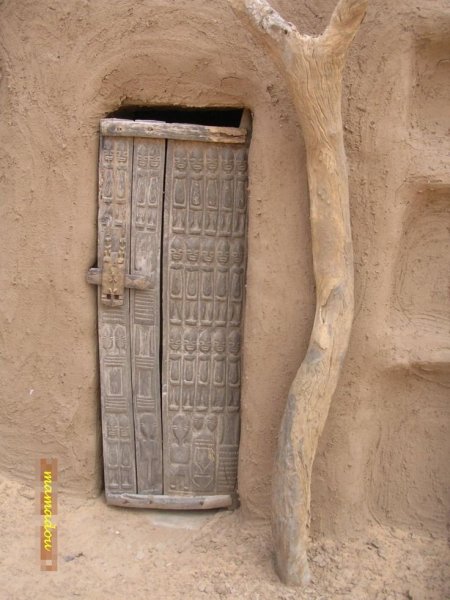 Dogon door