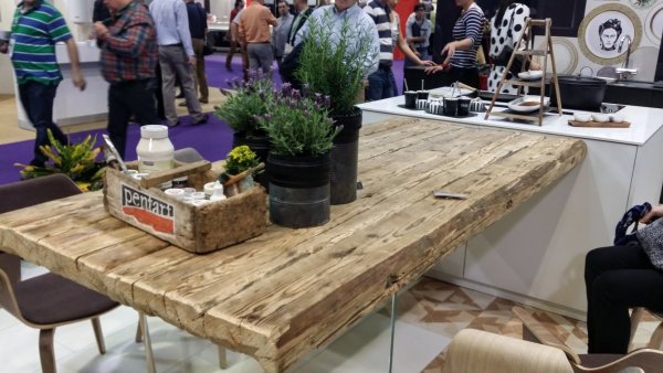 rusztikus asztallap üveglábbal